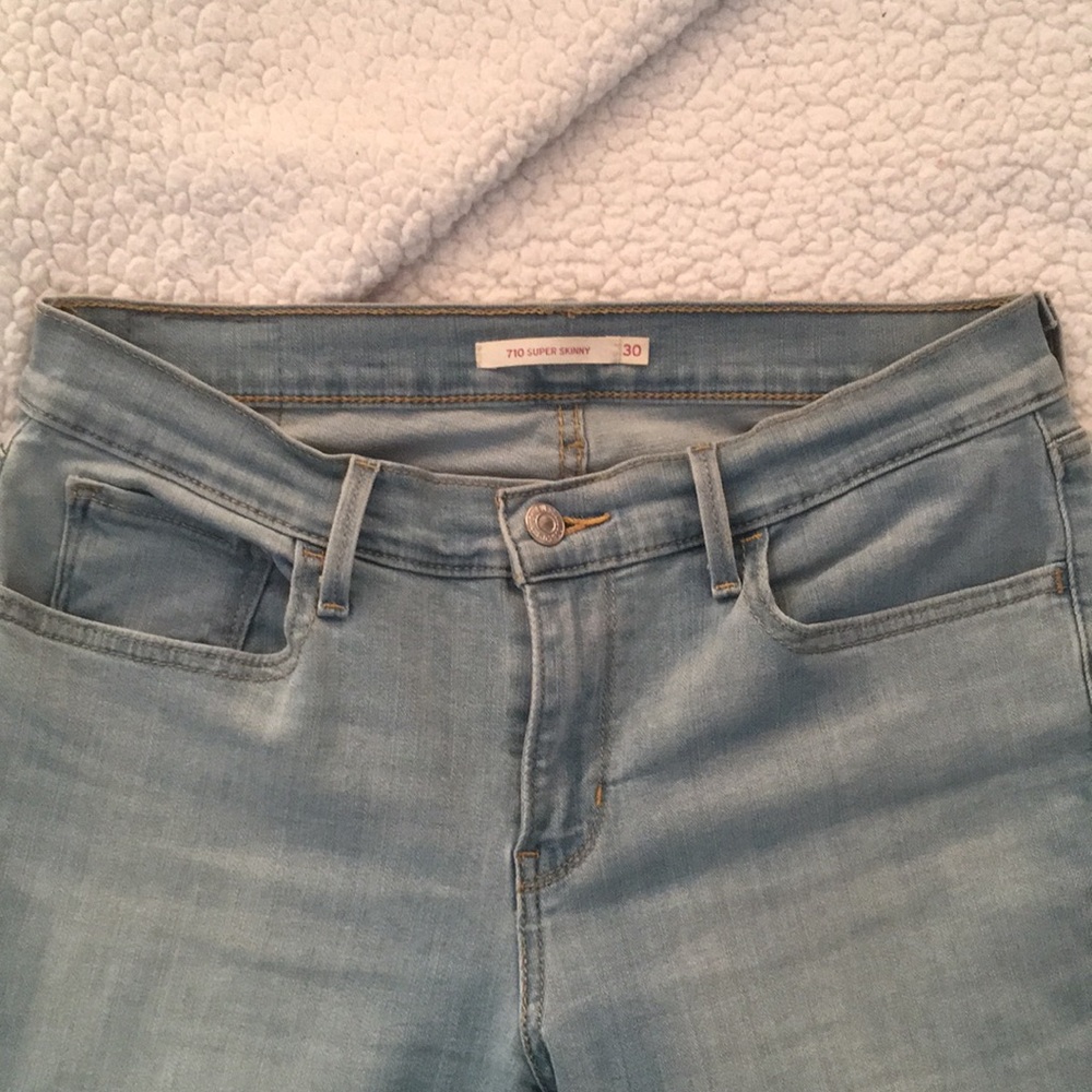 Light wash 710 Levi’s jeans